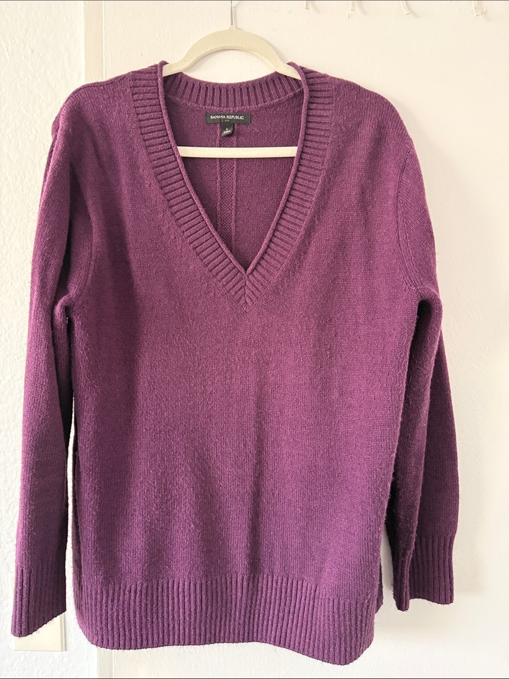 Banana Republic Women's Plum V-Neck Pullover Sweater